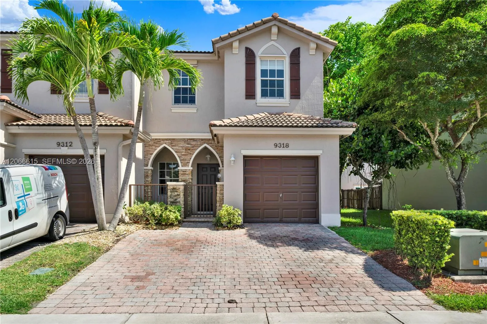 Foto de propiedad en 9318 SW 220th Street, Cutler Bay, FL 33190 Cutler Bay con MLS# 