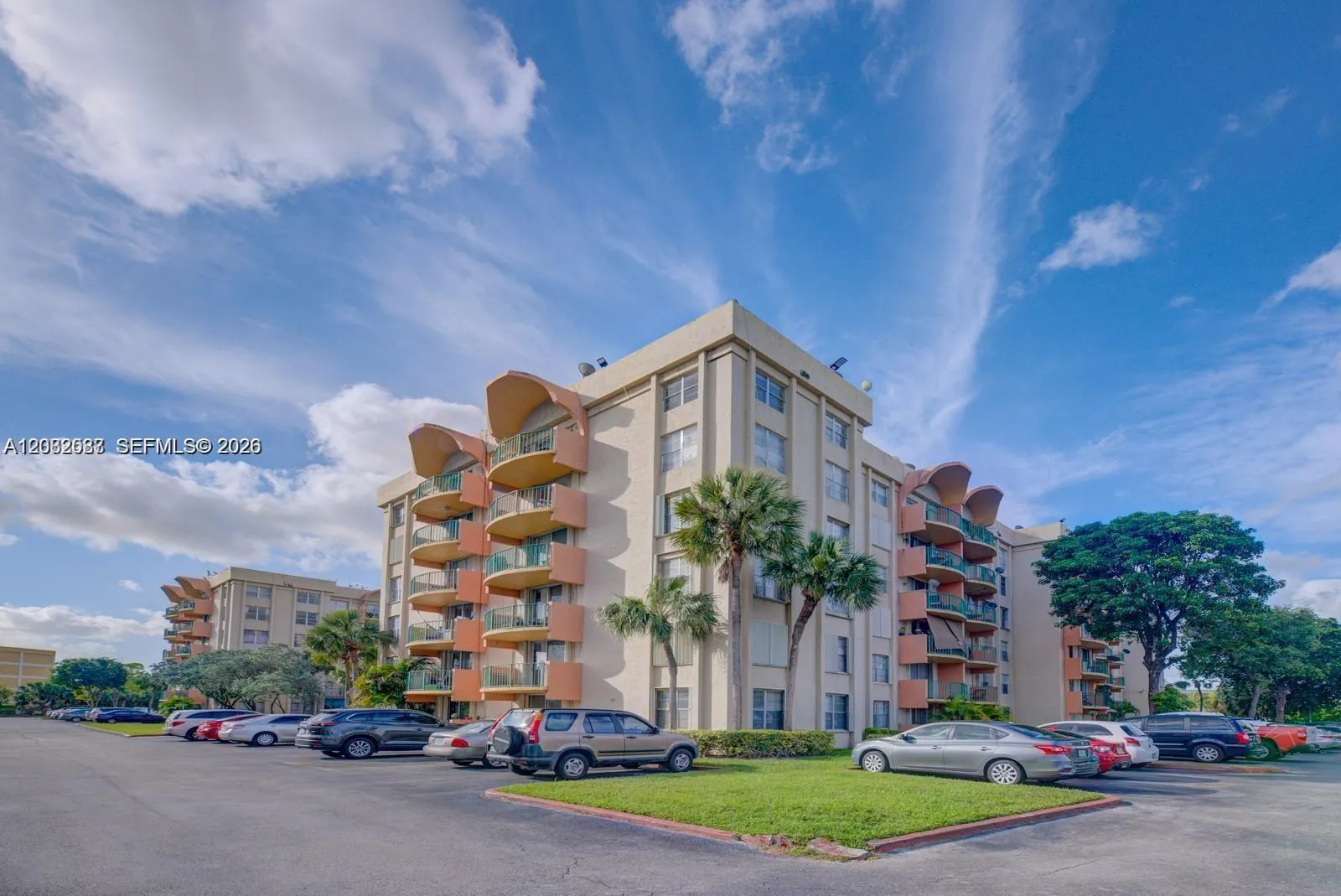 Foto de propiedad en 9320 Fontainebleau Boulevard 213, Miami, FL 33172 Miami con MLS# 