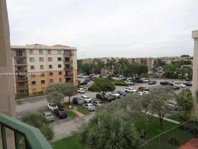 Foto de propiedad en 9320 Fontainebleau Boulevard 503, Miami, FL 33172 Miami con MLS# 