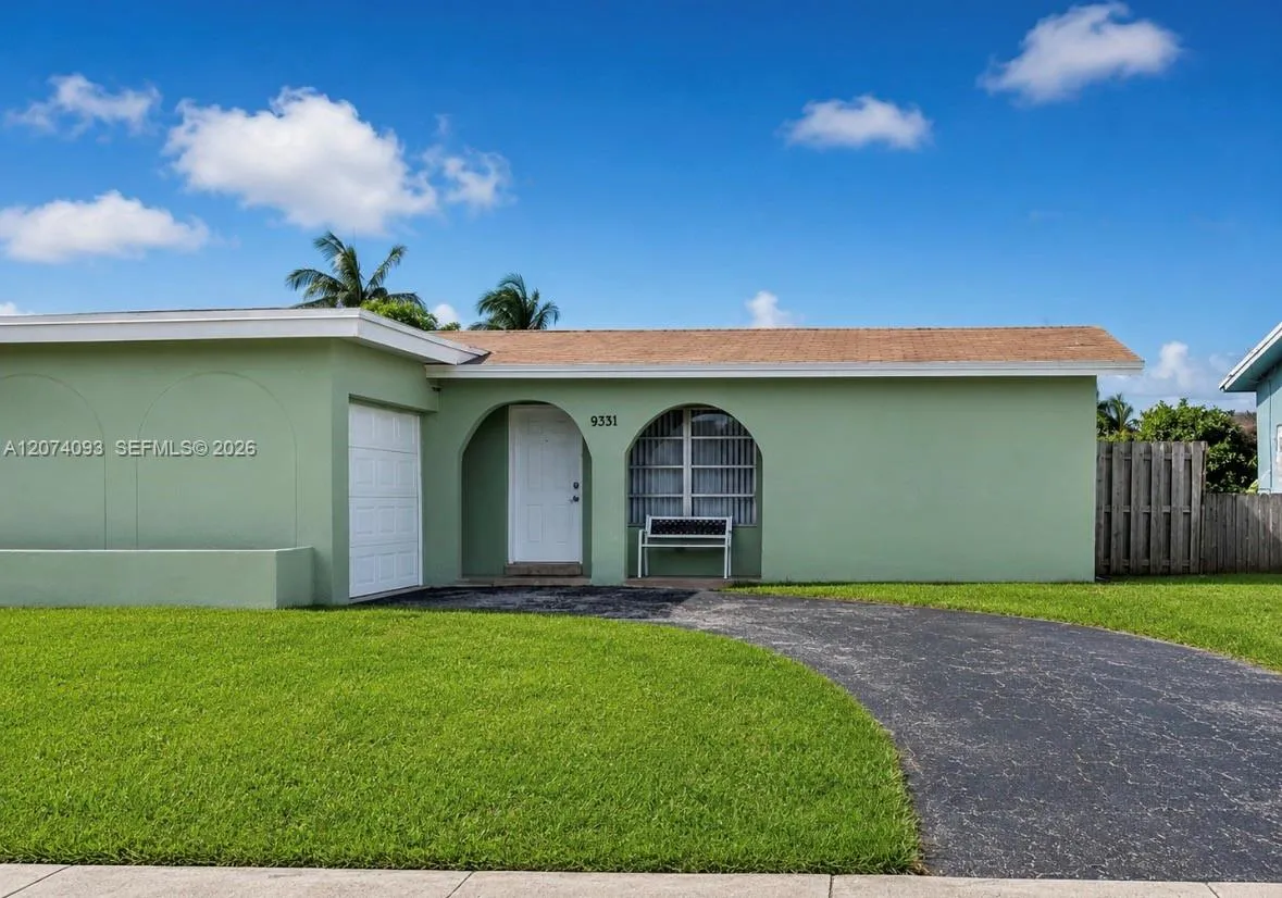 Foto de propiedad en 9331 NW 24th Place, Sunrise, FL 33322 Sunrise con MLS# 