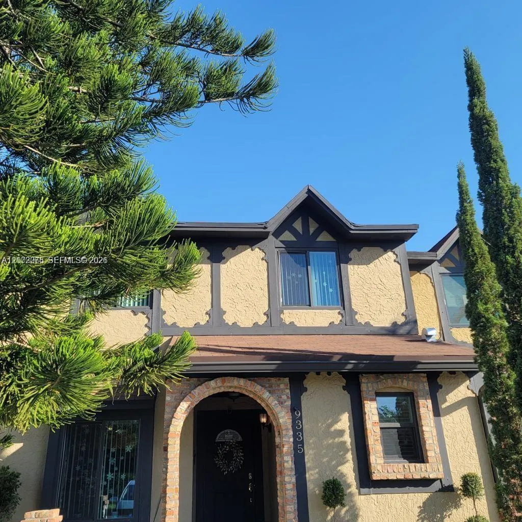 Foto de propiedad en 9335 NW 45th Street 9335, Sunrise, FL 33351 Sunrise con MLS# 