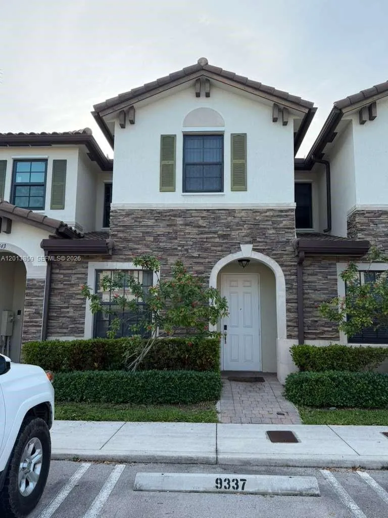Foto de propiedad en 9337 W 33rd Way, Hialeah, FL 33018 Hialeah con MLS# 