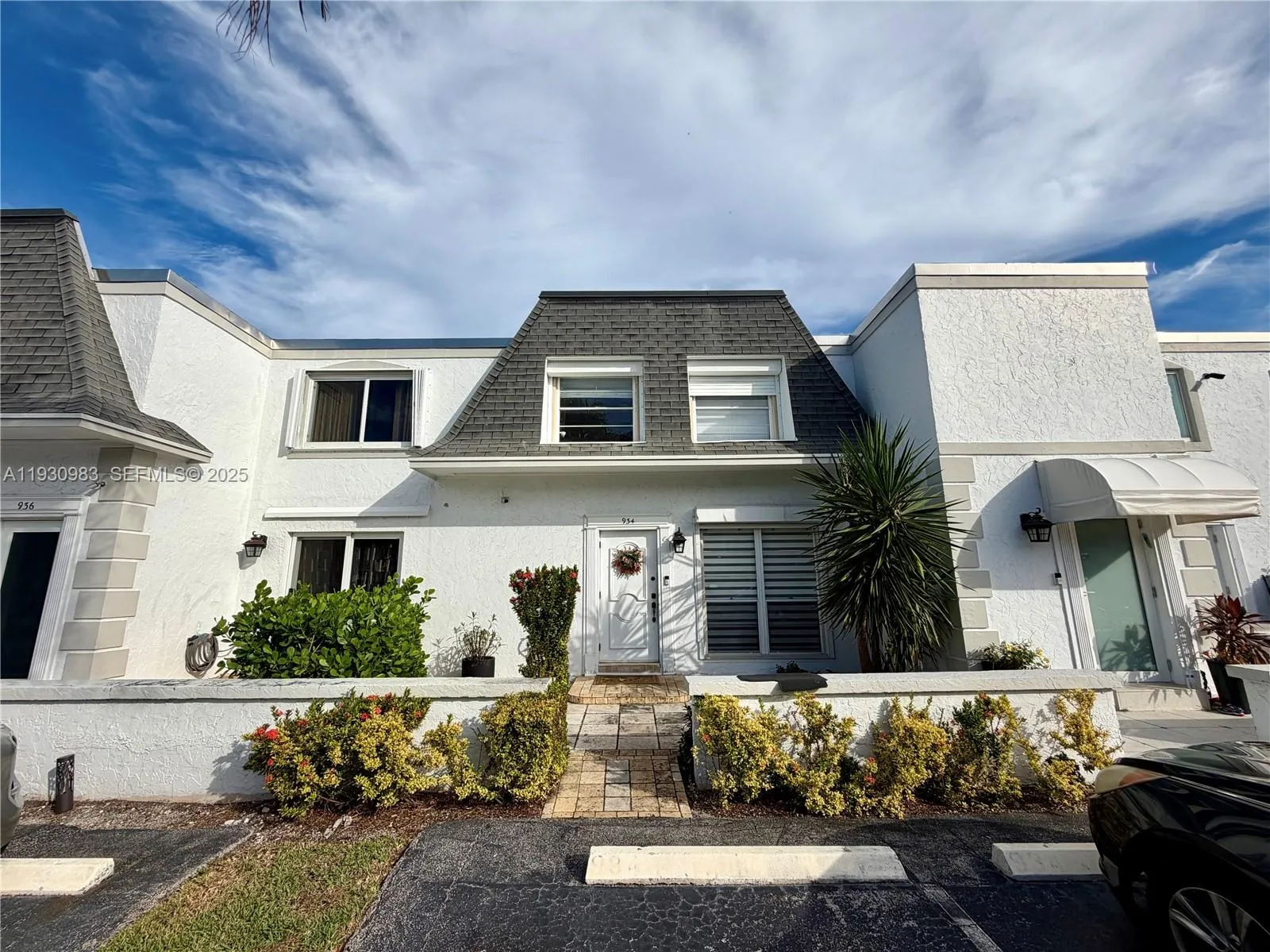 Foto de propiedad en 934 NE 27th Avenue, Hallandale Beach, FL 33009 Hallandale Beach con MLS# 