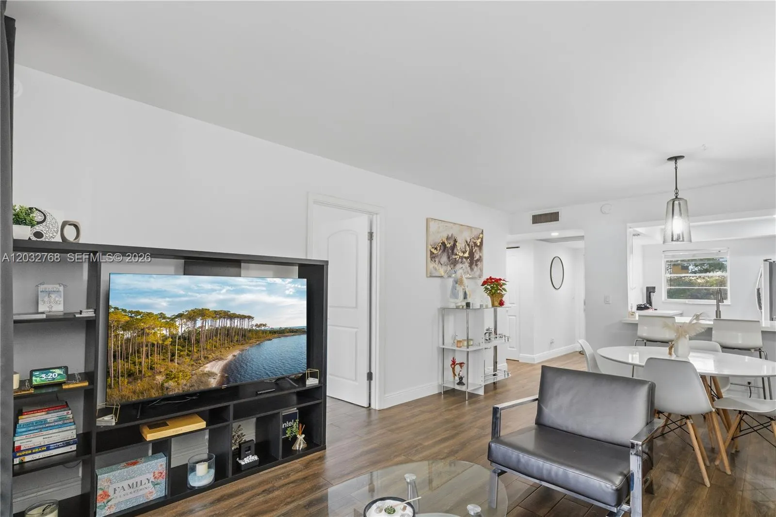 Foto de propiedad en 9340 Lagoon Place 304, Davie, FL 33324 Davie con MLS# 