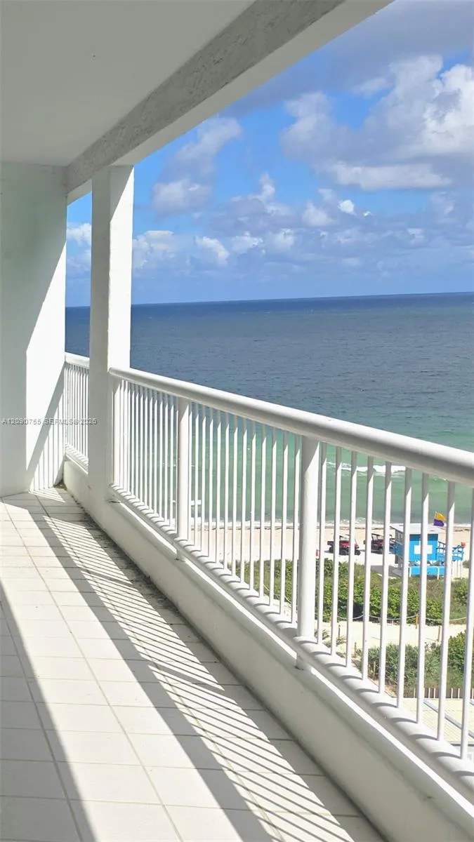 Foto de propiedad en 9341 Collins Avenue 903, Surfside, FL 33154 Surfside con MLS# 