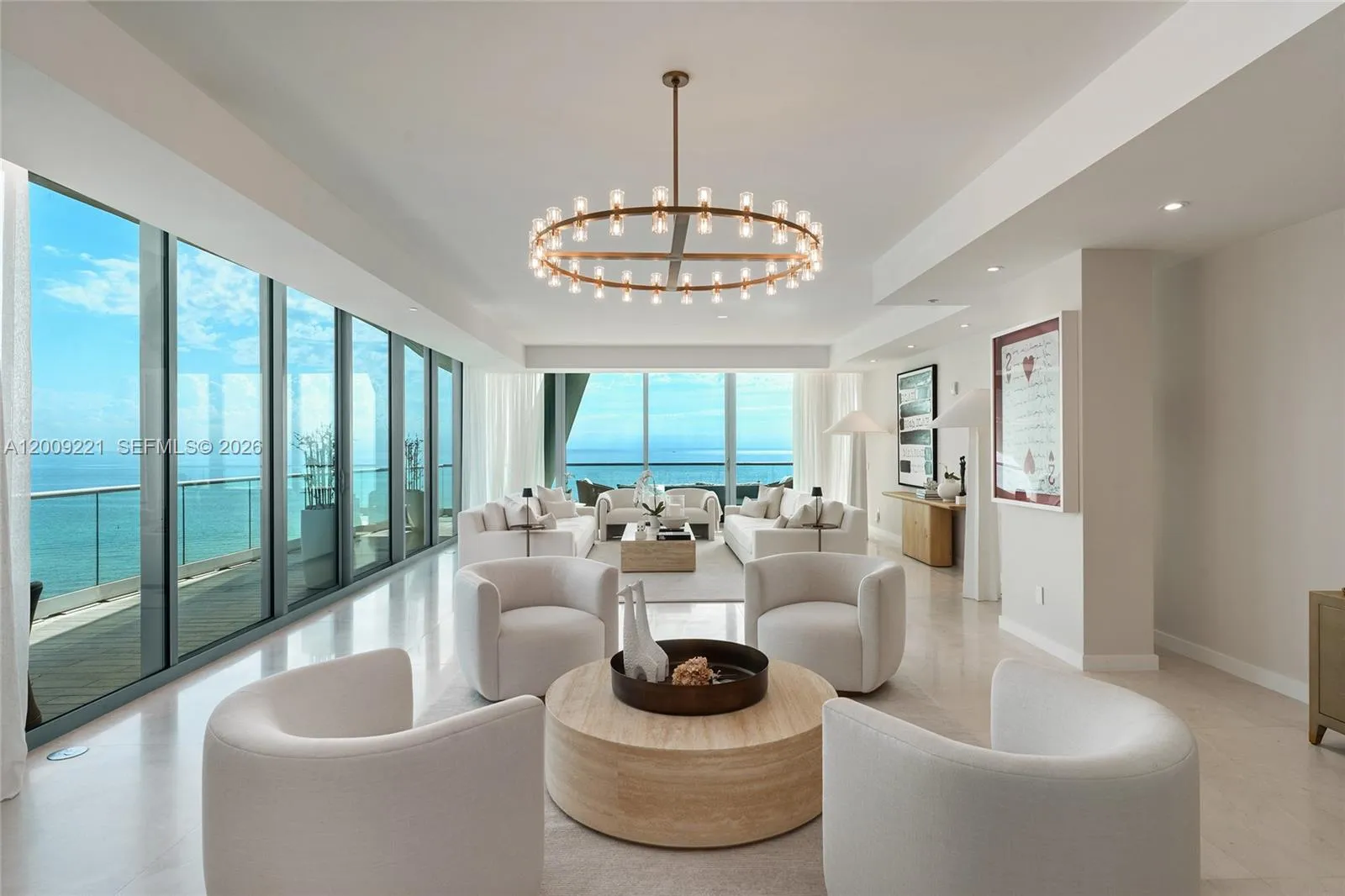 Foto de propiedad en 9349 Collins Avenue 801, Surfside, FL 33154 Surfside con MLS# 