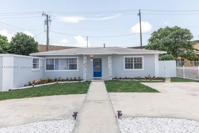 Foto de propiedad en 935 NE 164th Street, North Miami Beach, FL 33162 North Miami Beach con MLS# 