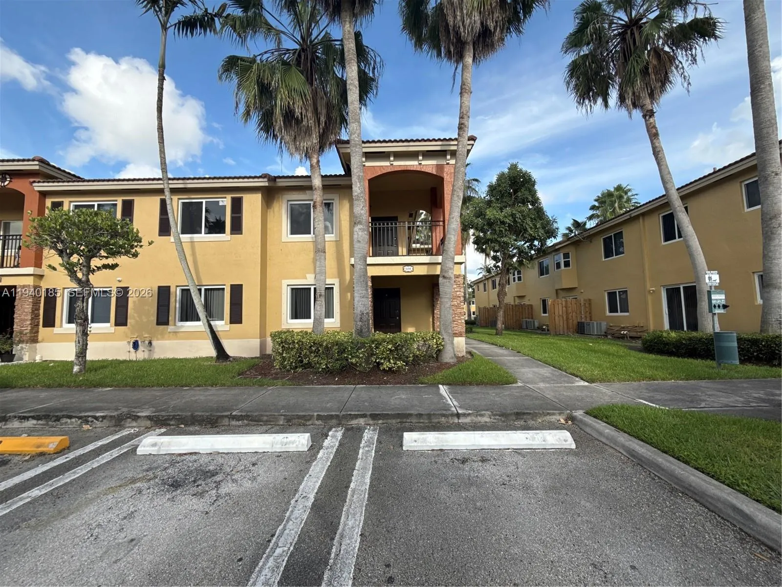 Foto de propiedad en 935 NE 33rd Terrace 104, Homestead, FL 33033 Homestead con MLS# 