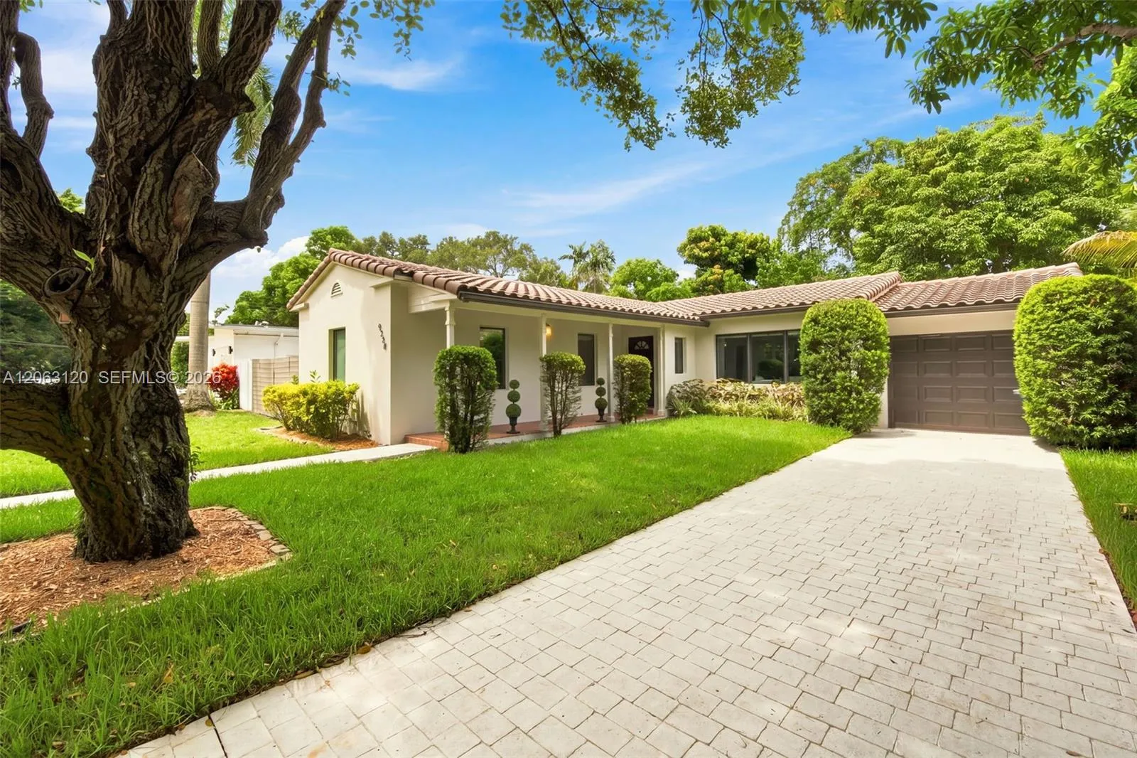 Foto de propiedad en 9350 NE 9th Place, Miami Shores, FL 33138 Miami Shores con MLS# 