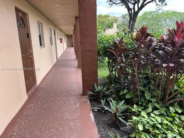 En Venta 9350 Sunrise Lakes Boulevard 109, Sunrise, FL 33322, Sunrise, FL 33322