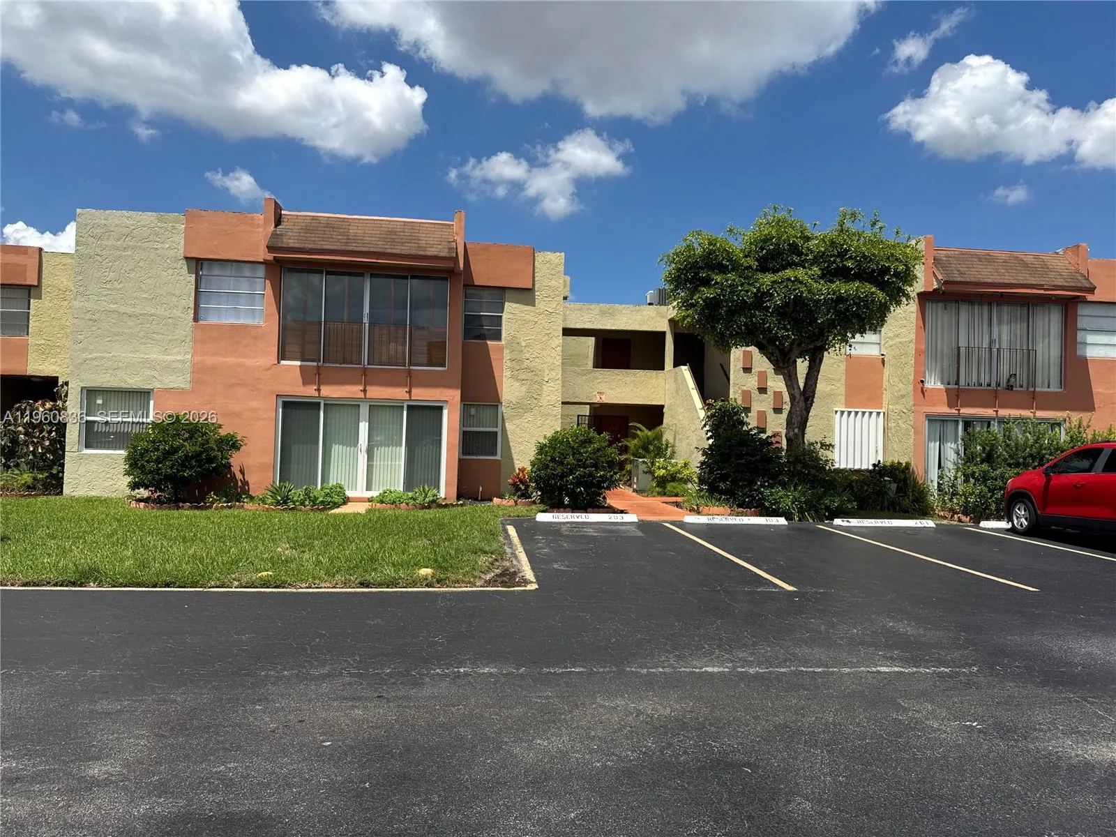 En Venta 9350 W Flagler Street 105A, Miami, FL 33174, Miami, FL 33174