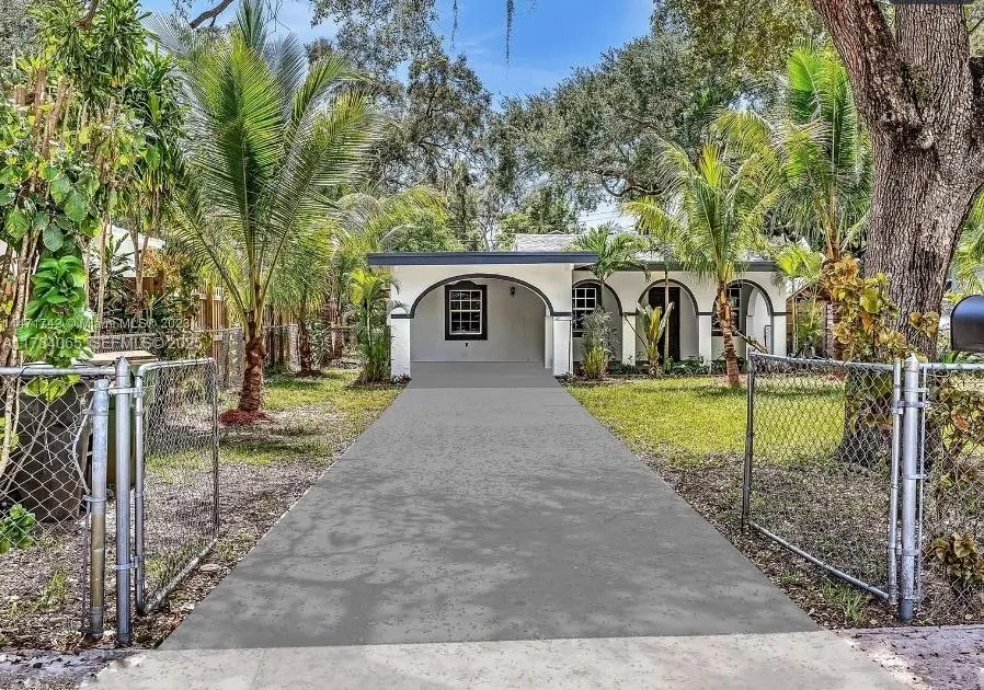Foto de propiedad en 936 NE 132nd Street, North Miami, FL 33161 North Miami con MLS# 