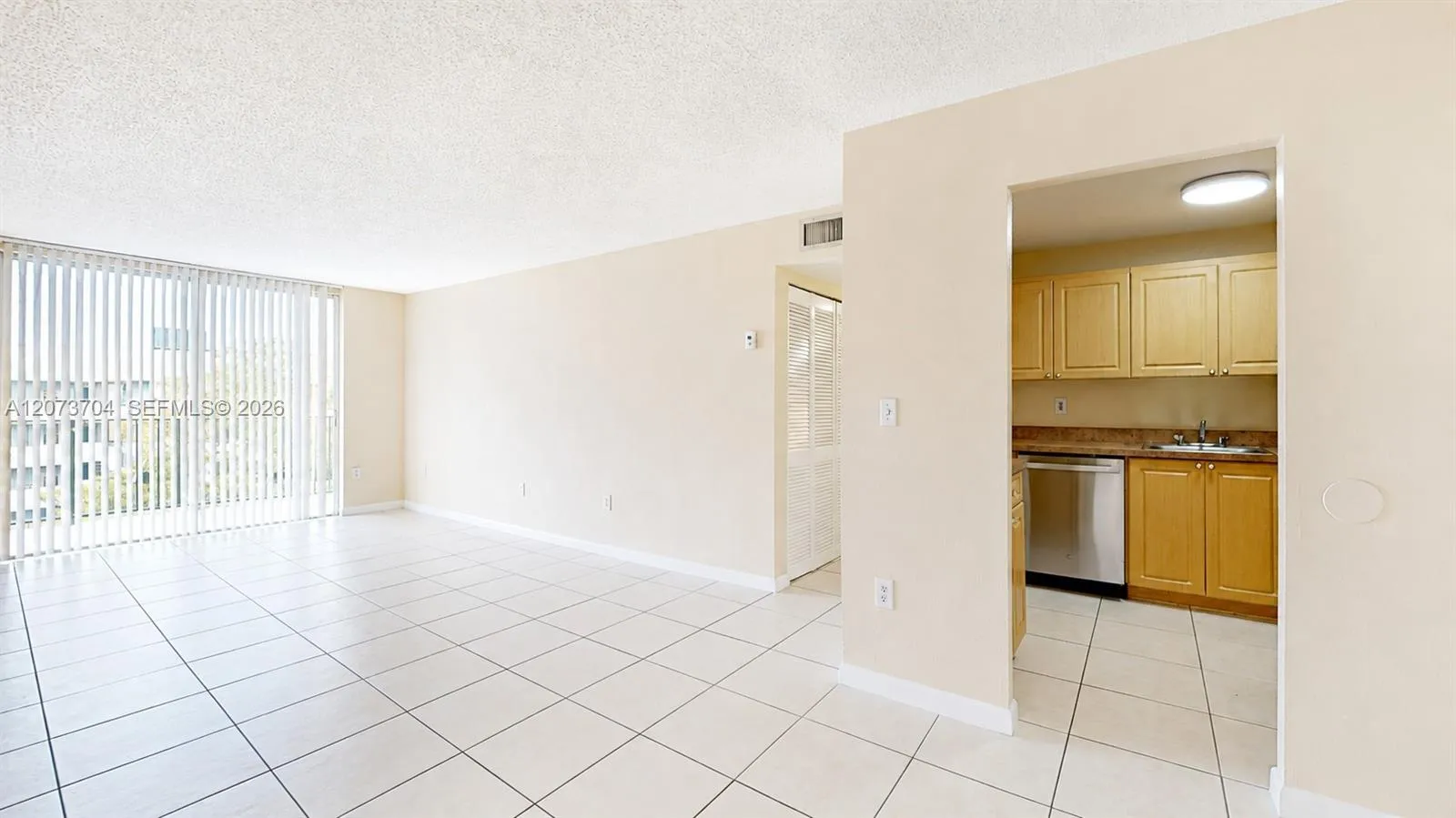 Foto de propiedad en 9360 Fontainebleau Boulevard 510, Miami, FL 33172 Miami con MLS# 