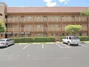 Foto de propiedad en 9360 Sunrise Lakes Boulevard 302, Sunrise, FL 33322 Sunrise con MLS# 