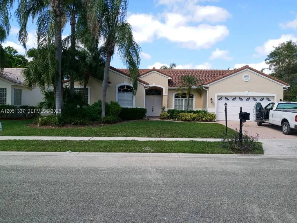 Foto de propiedad en 9367 Lake Serena, Boca Raton, FL 33496 Boca Raton con MLS# 