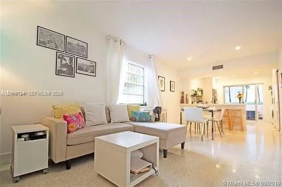 Foto de propiedad en 937 Michigan Avenue 1, Miami Beach, FL 33139 Miami Beach con MLS# 