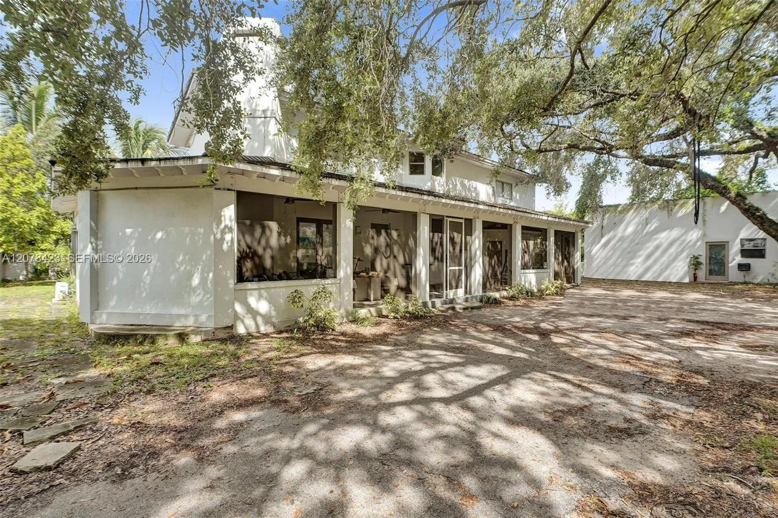 Foto de propiedad en 937 NE 171st Street, Miami, FL 33162 Miami con MLS# 