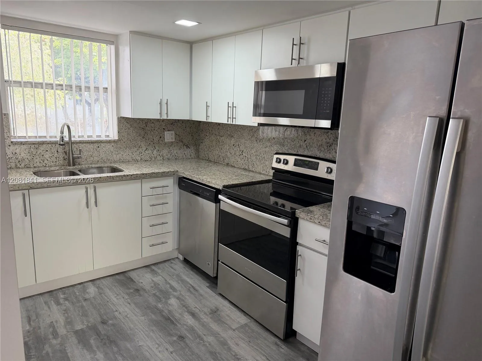 Foto de propiedad en 9371 Fontainebleau Boulevard I225, Miami, FL 33172 Miami con MLS# 