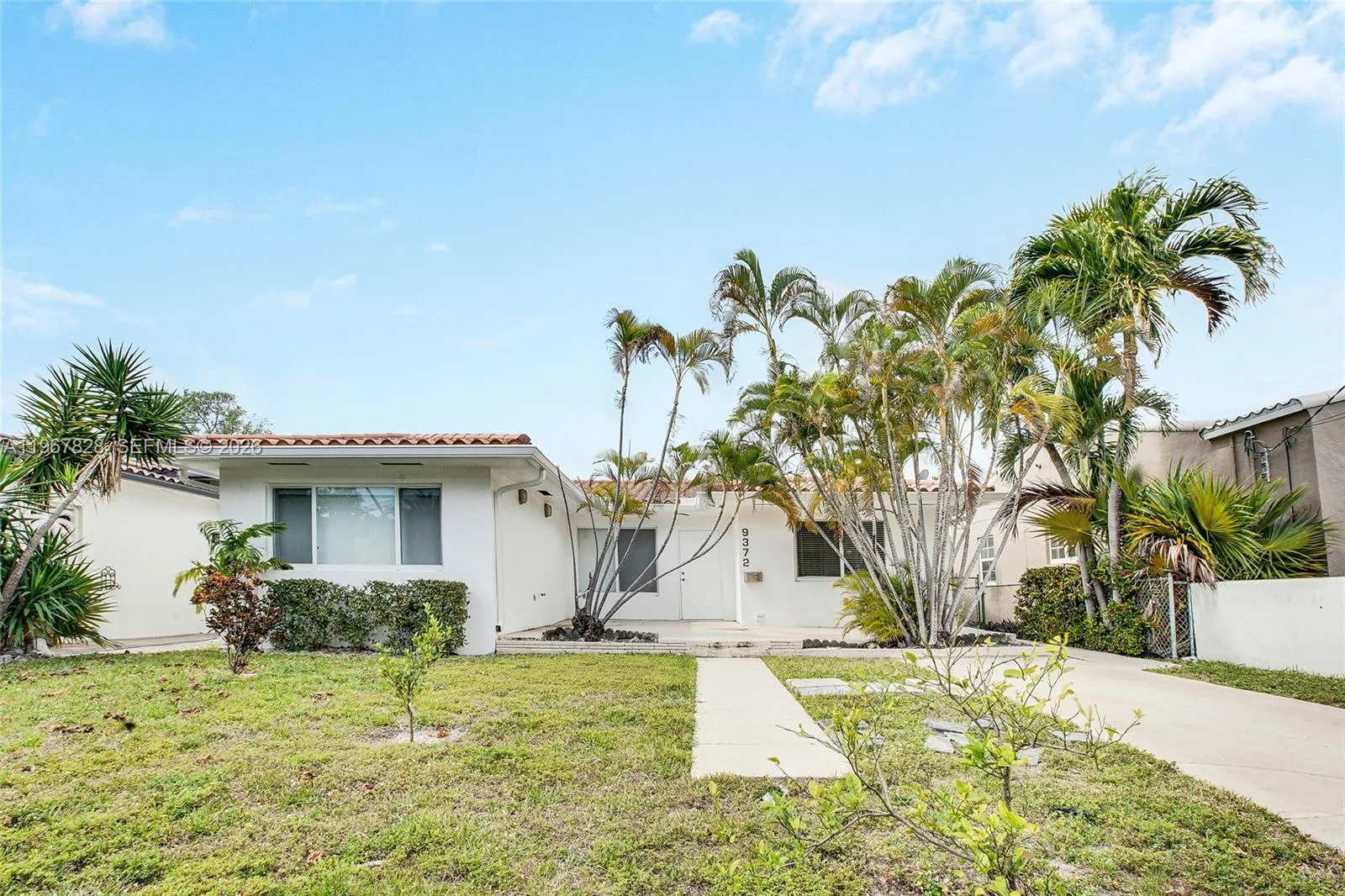 Foto de propiedad en 9372 Abbott Avenue, Surfside, FL 33154 Surfside con MLS# 