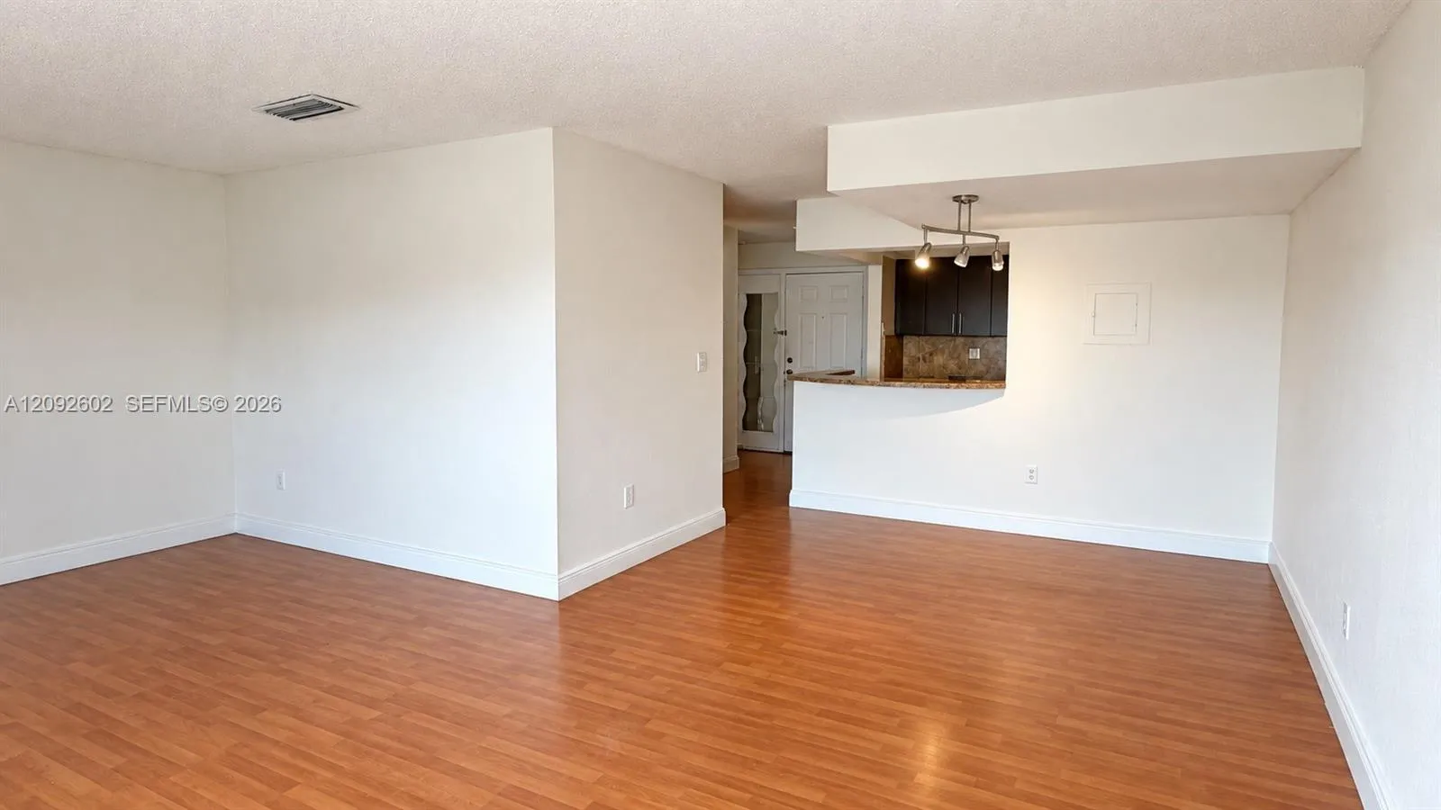 En Renta 9372 Fontainebleau Boulevard L-402, Miami, FL 33172, Miami, FL 33172