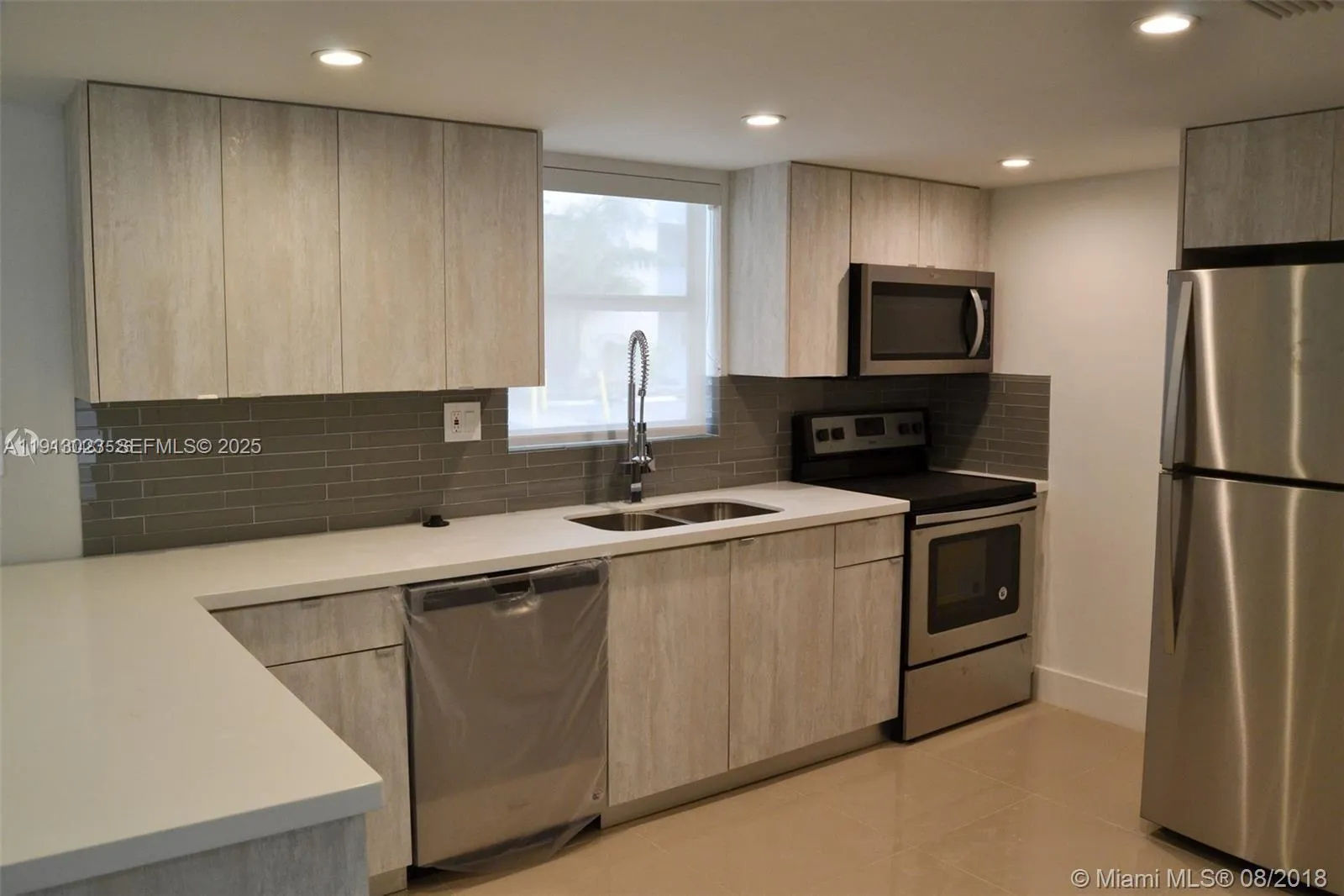 Foto de propiedad en 9375 Fontainebleau Boulevard L122, Miami, FL 33172 Miami con MLS# 