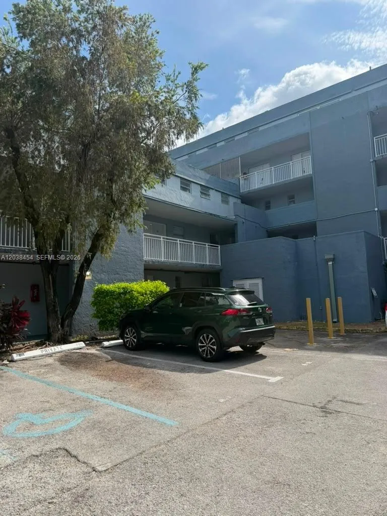 Foto de propiedad en 9375 Fontainebleau Boulevard L225, Miami, FL 33172 Miami con MLS# 