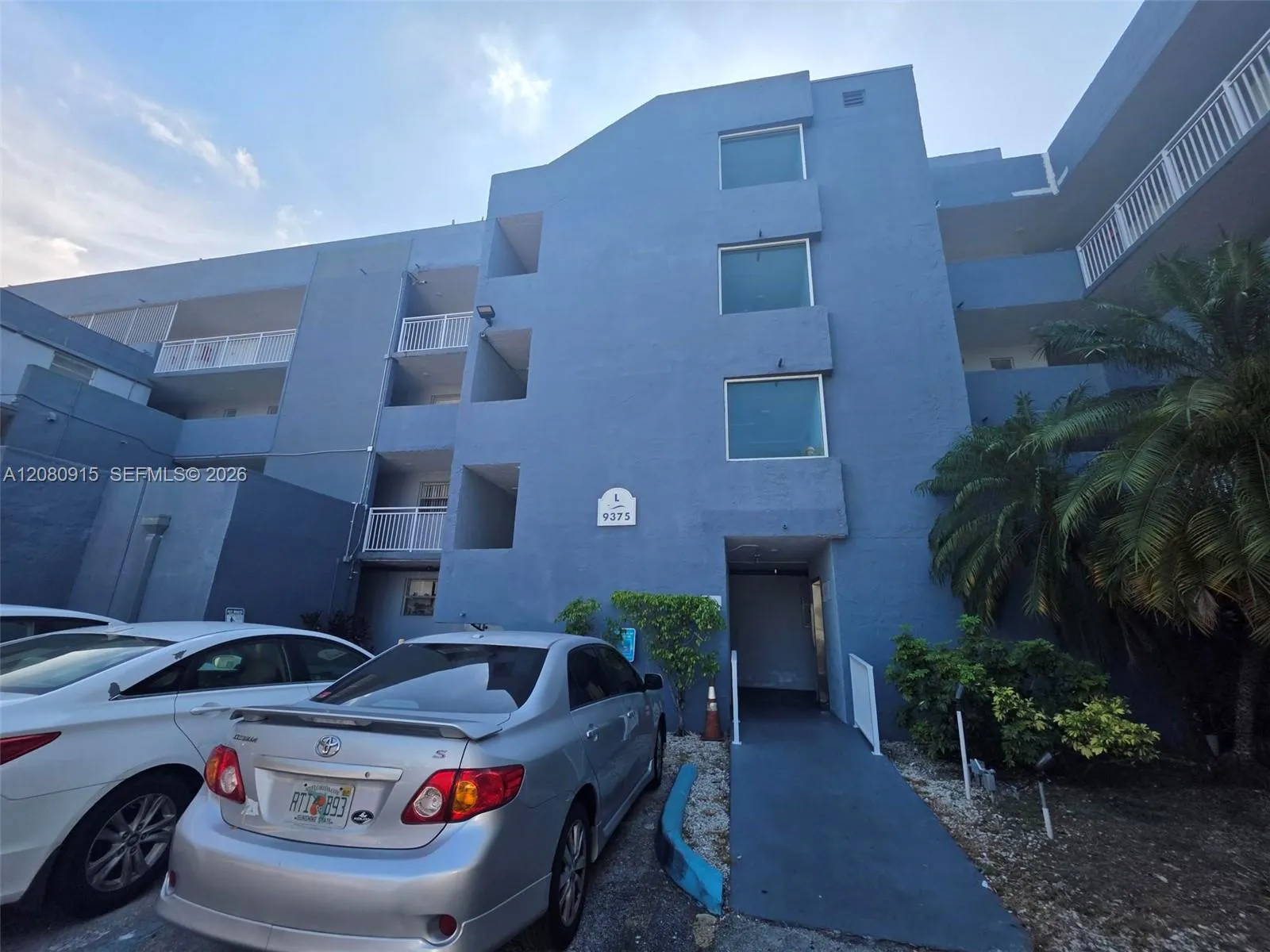 Foto de propiedad en 9375 Fontainebleau Boulevard L311, Miami, FL 33172 Miami con MLS# 