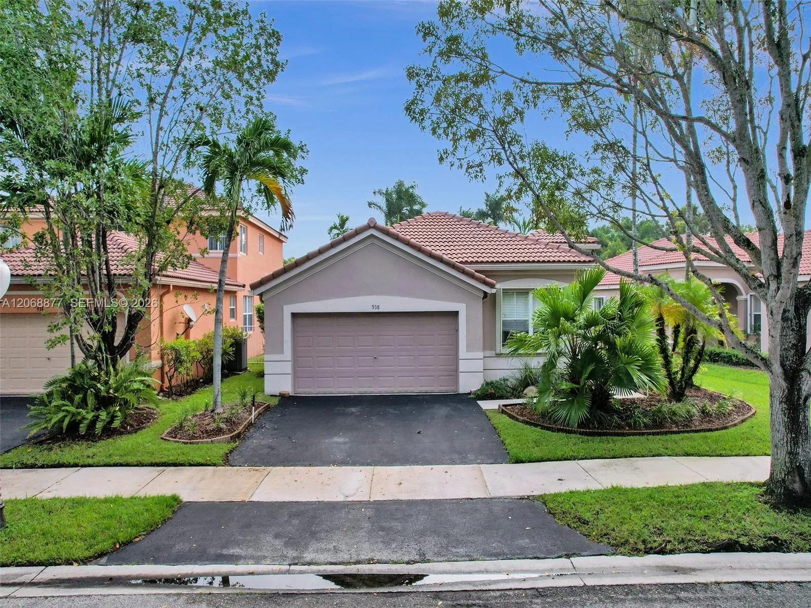 Foto de propiedad en 938 Bluewood Terrace, Weston, FL 33327 Weston con MLS# 