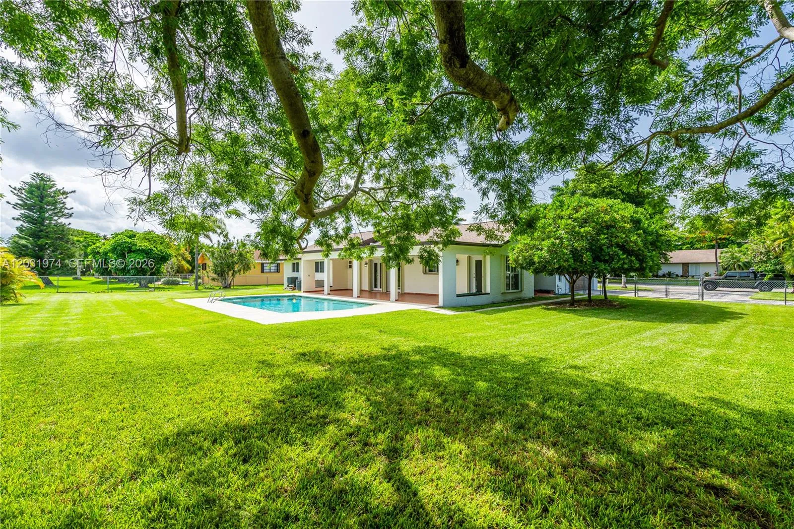 enlarge all photos to enjoy this lovely rental