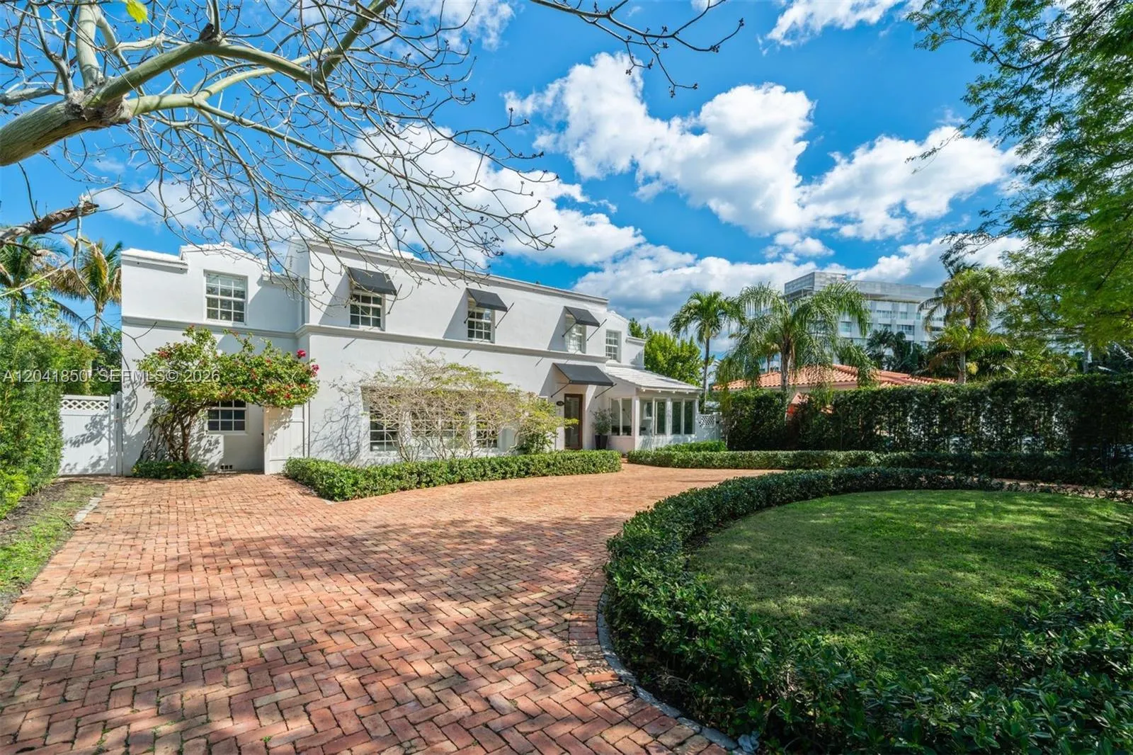 Foto de propiedad en 939 W 47th Court, Miami Beach, FL 33140 Miami Beach con MLS# 