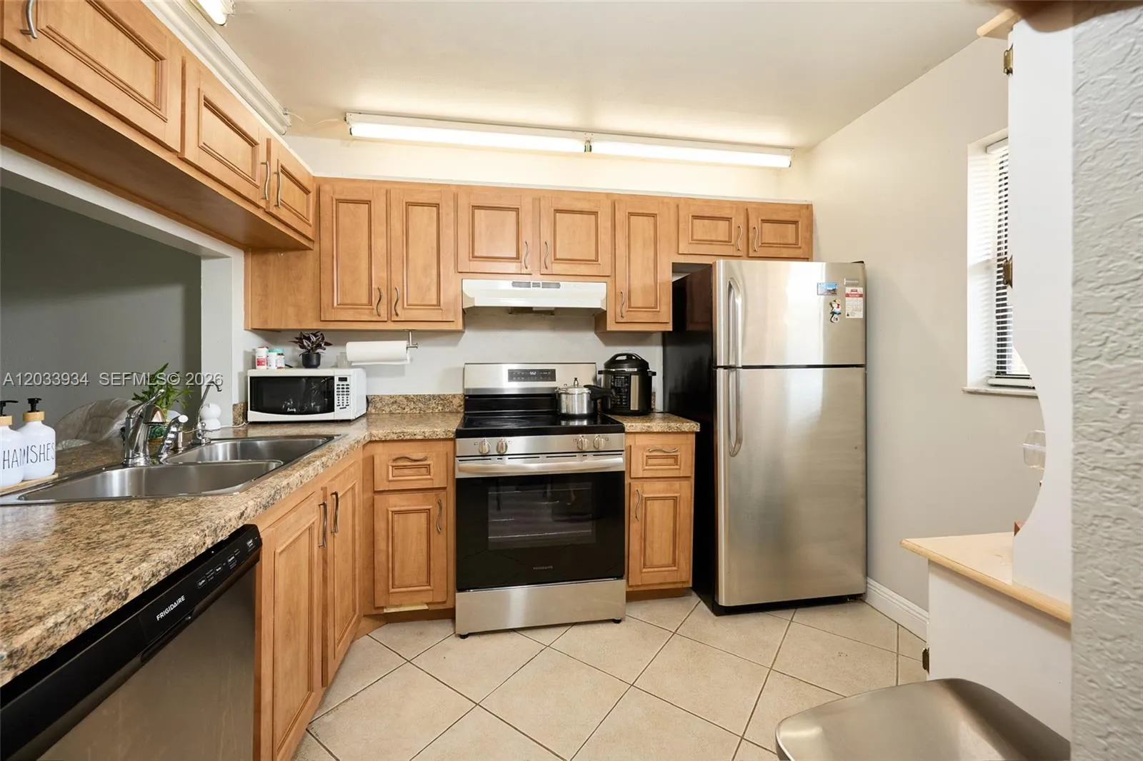 Foto de propiedad en 940 NW 104th Avenue 203, Pembroke Pines, FL 33026 Pembroke Pines con MLS# 