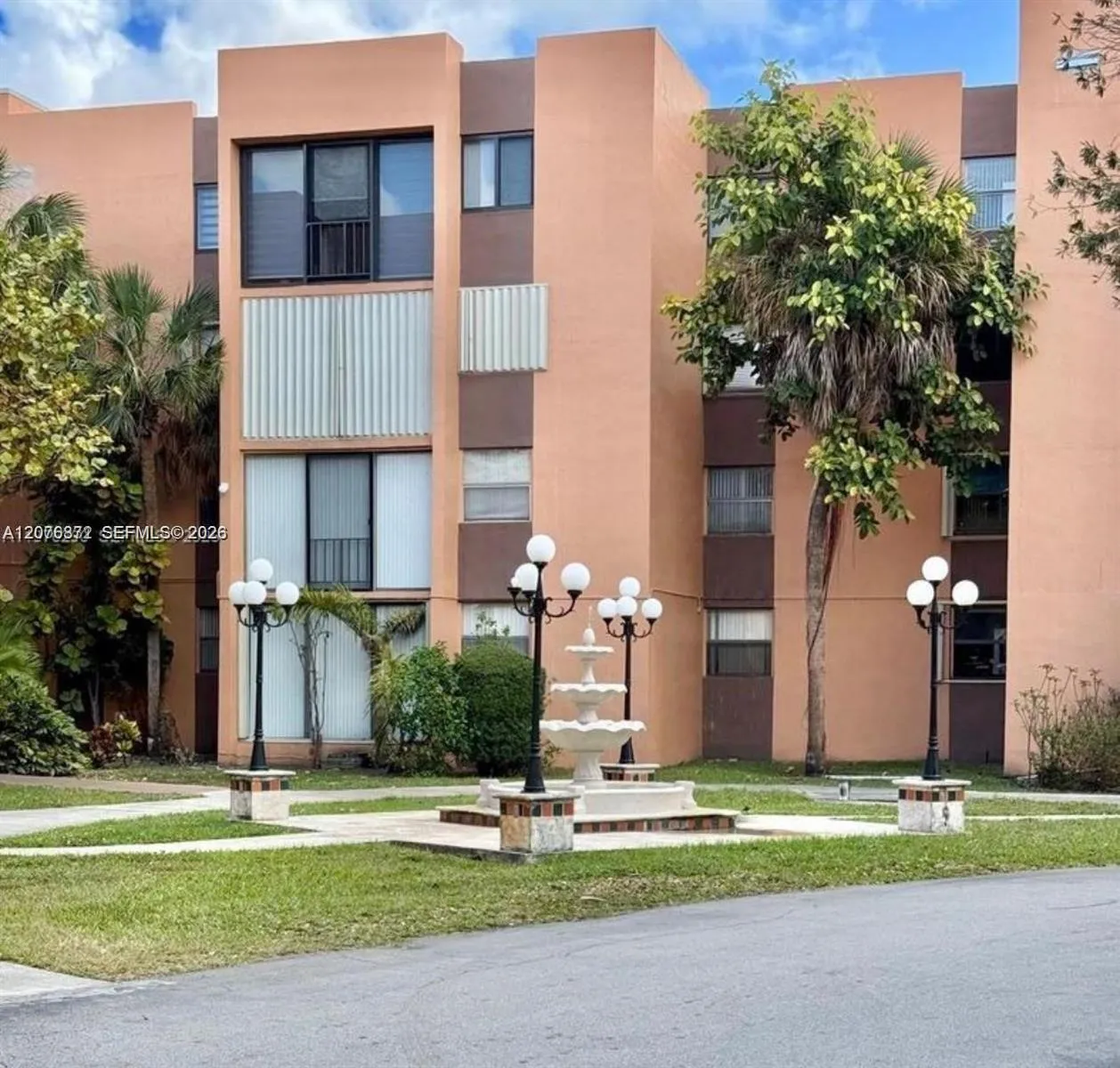 Foto de propiedad en 9400 W Flagler Street 309, Miami, FL 33174 Miami con MLS# 