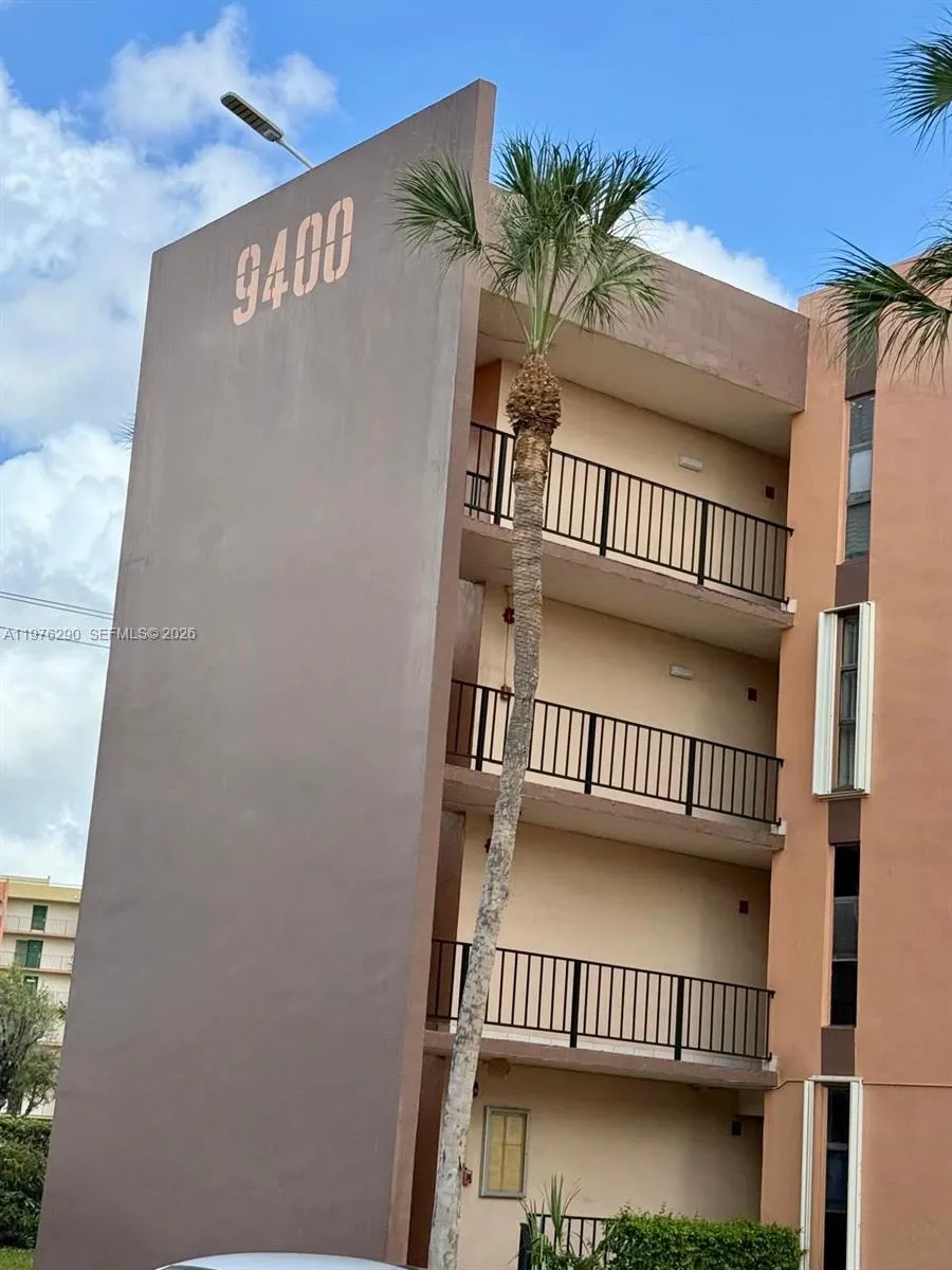 Foto de propiedad en 9400 W Flagler Street 312, Miami, FL 33174 Miami con MLS# 