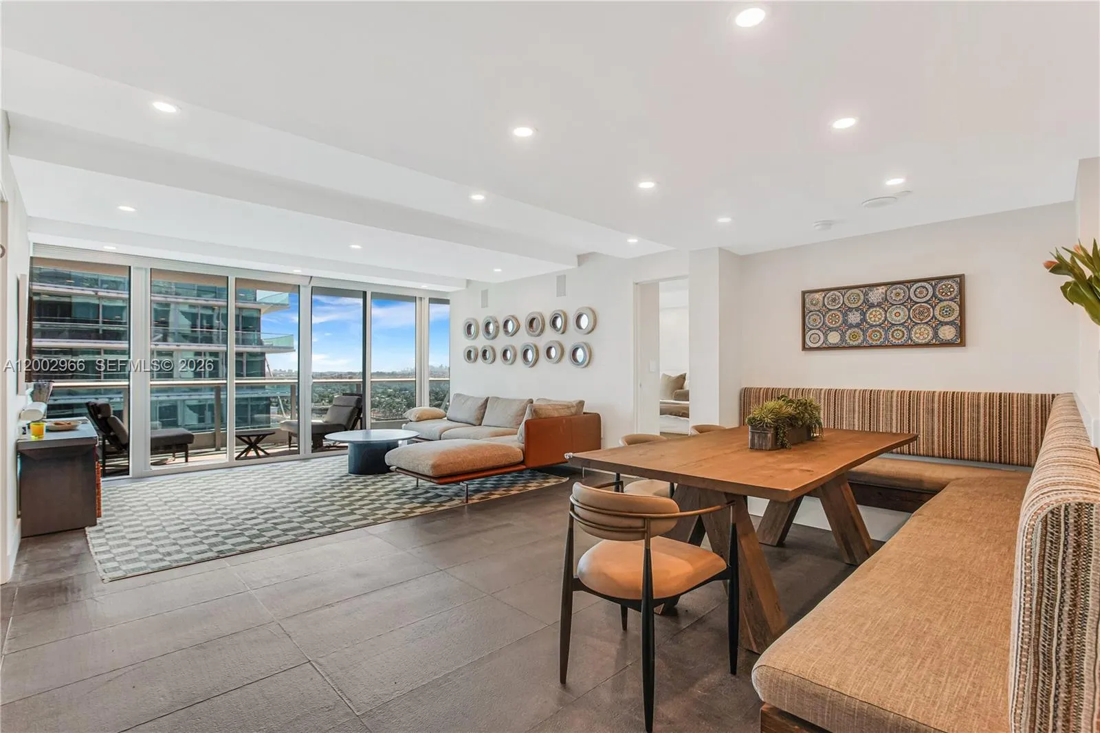 Foto de propiedad en 9401 Collins Avenue 1004, Surfside, FL 33154 Surfside con MLS# 