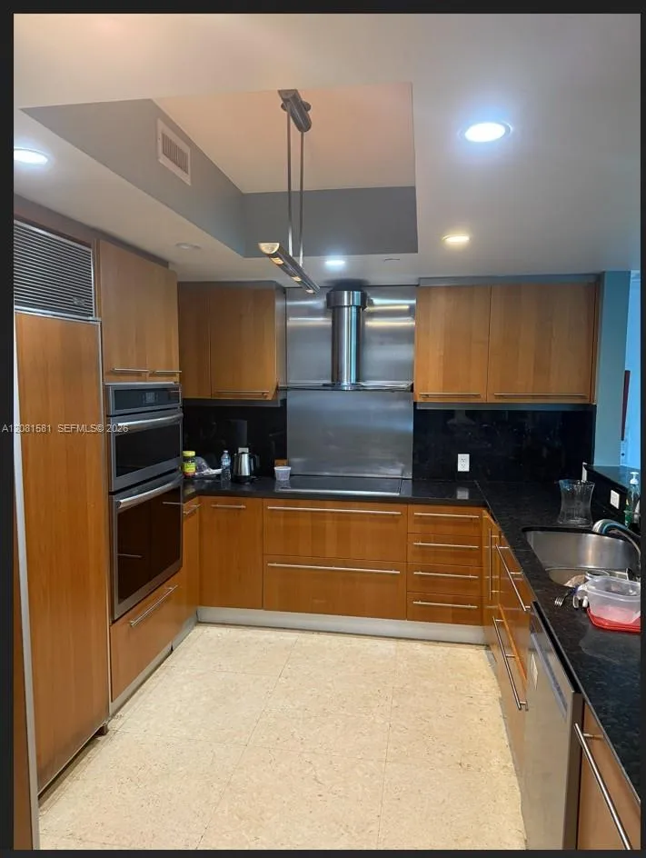 Foto de propiedad en 9401 Collins Avenue 405, Surfside, FL 33154 Surfside con MLS# 