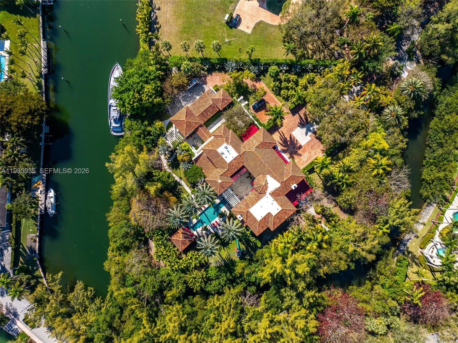 Foto de propiedad en 9401 Journeys End Road, Coral Gables, FL 33156 Coral Gables con MLS# 