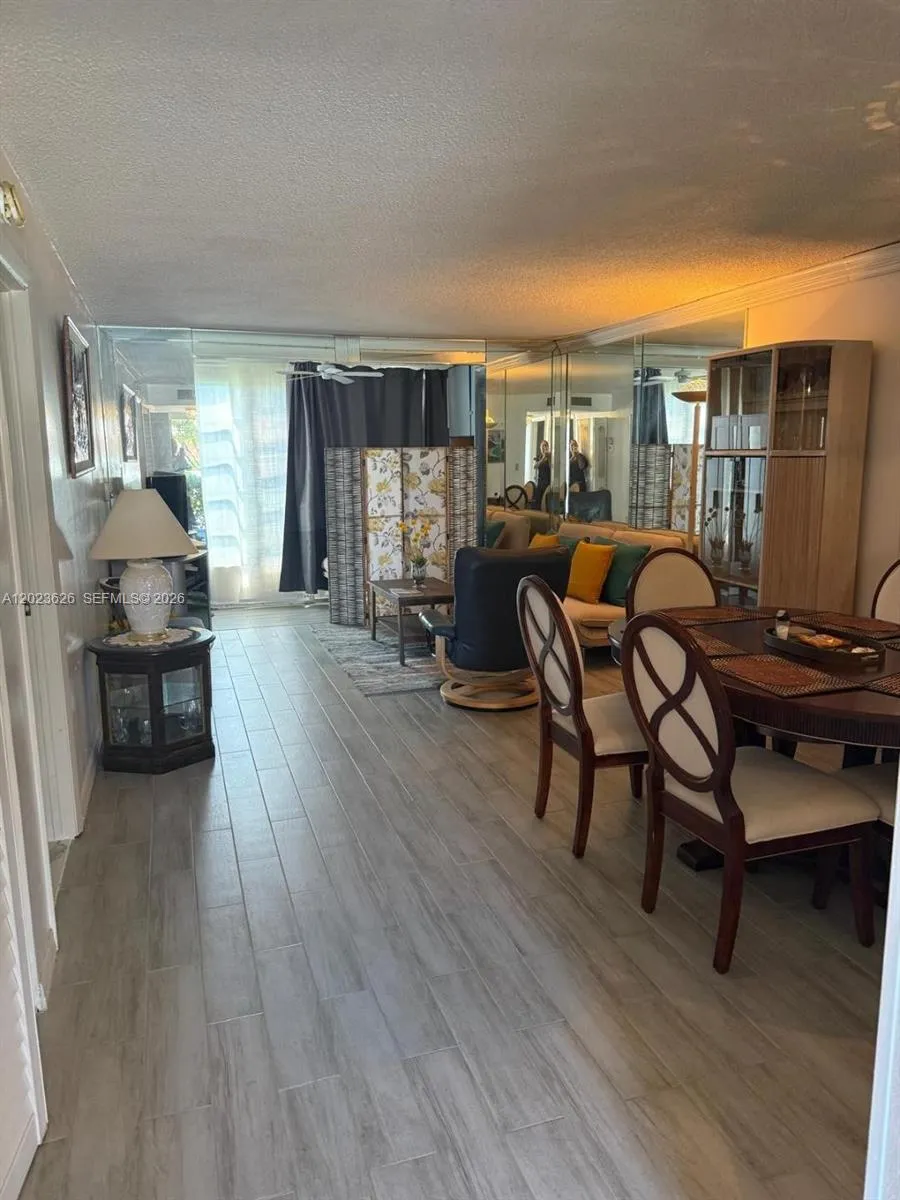 Foto de propiedad en 9401 Sunrise Lakes Boulevard 109, Sunrise, FL 33322 Sunrise con MLS# 