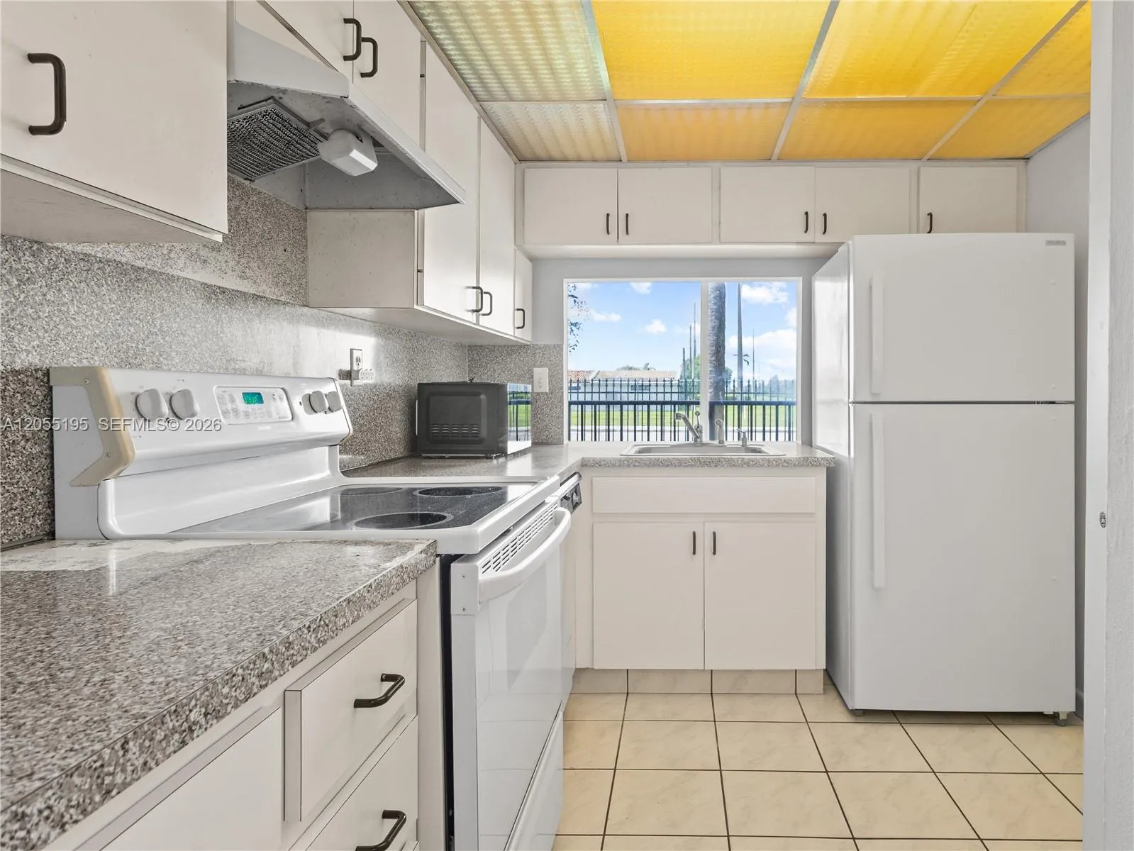 En Venta 9401 SW 4th Street 104, Miami, FL 33174, Miami, FL 33174