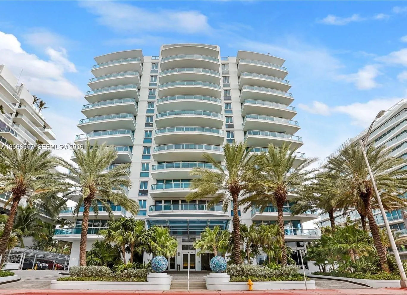 Foto de propiedad en 9401 W Collins Avenue 303, Surfside, FL 33154 Surfside con MLS# 