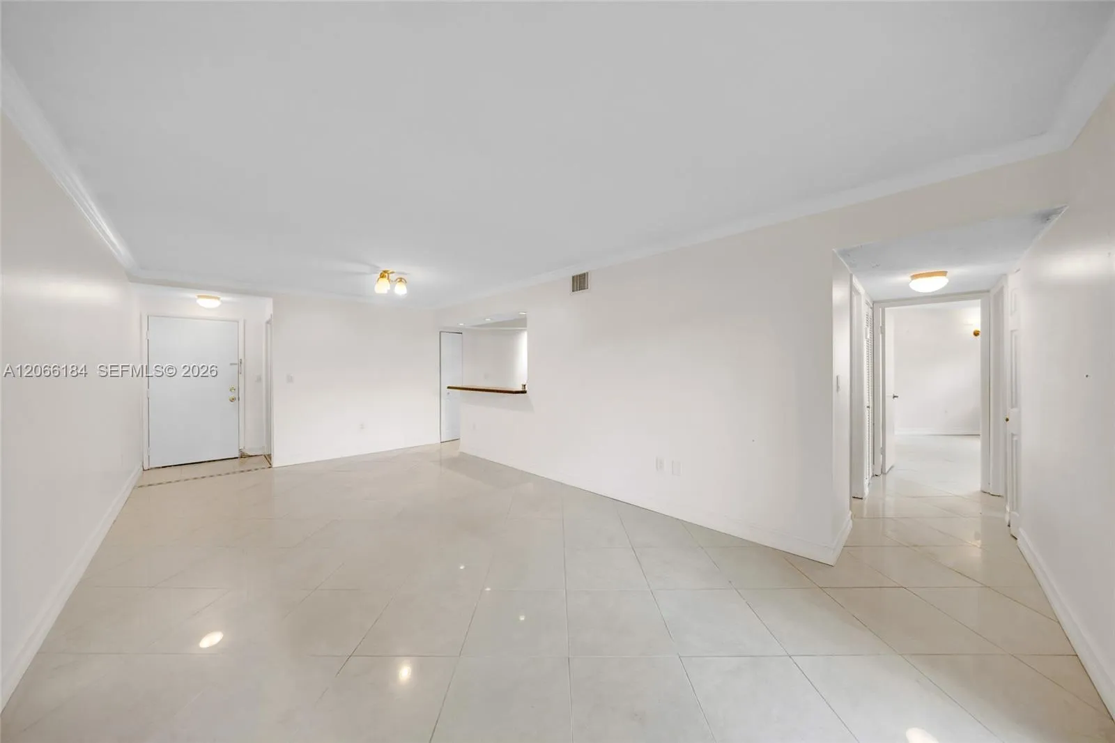 Foto de propiedad en 9405 Fontainebleau Boulevard 112, Miami, FL 33172 Miami con MLS# 