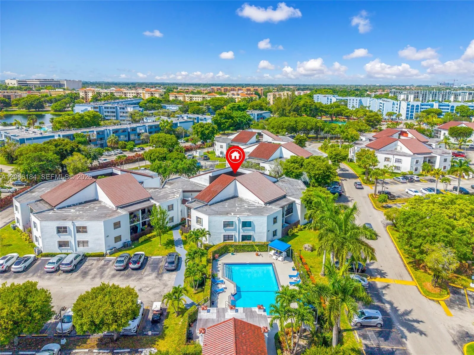 Foto de propiedad en 9405 Fontainebleau Boulevard 112, Miami, FL 33172 Miami con MLS# 
