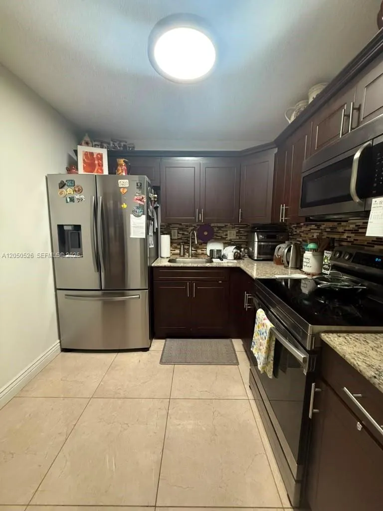 En Venta 9405 W Flagler Street 212D, Miami, FL 33174, Miami, FL 33174