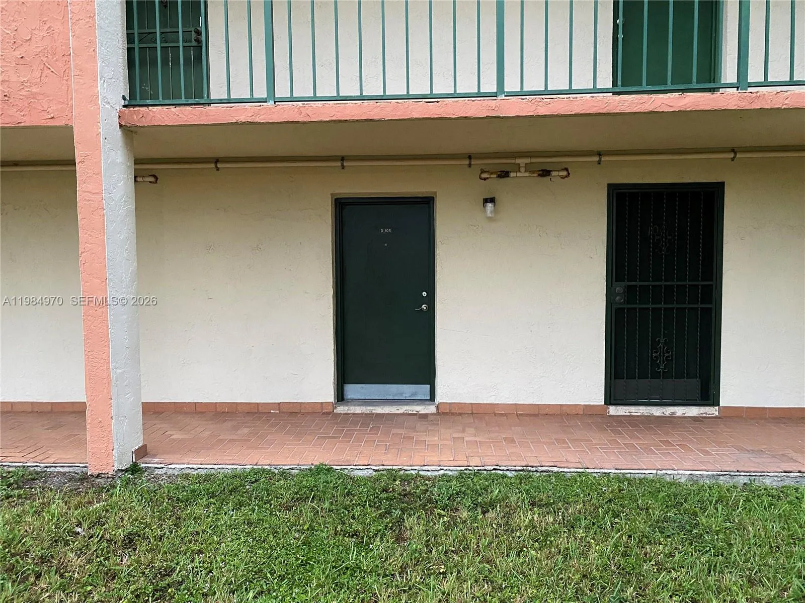 Foto de propiedad en 9405 W Flagler Street D105, Miami, FL 33174 Miami con MLS# 