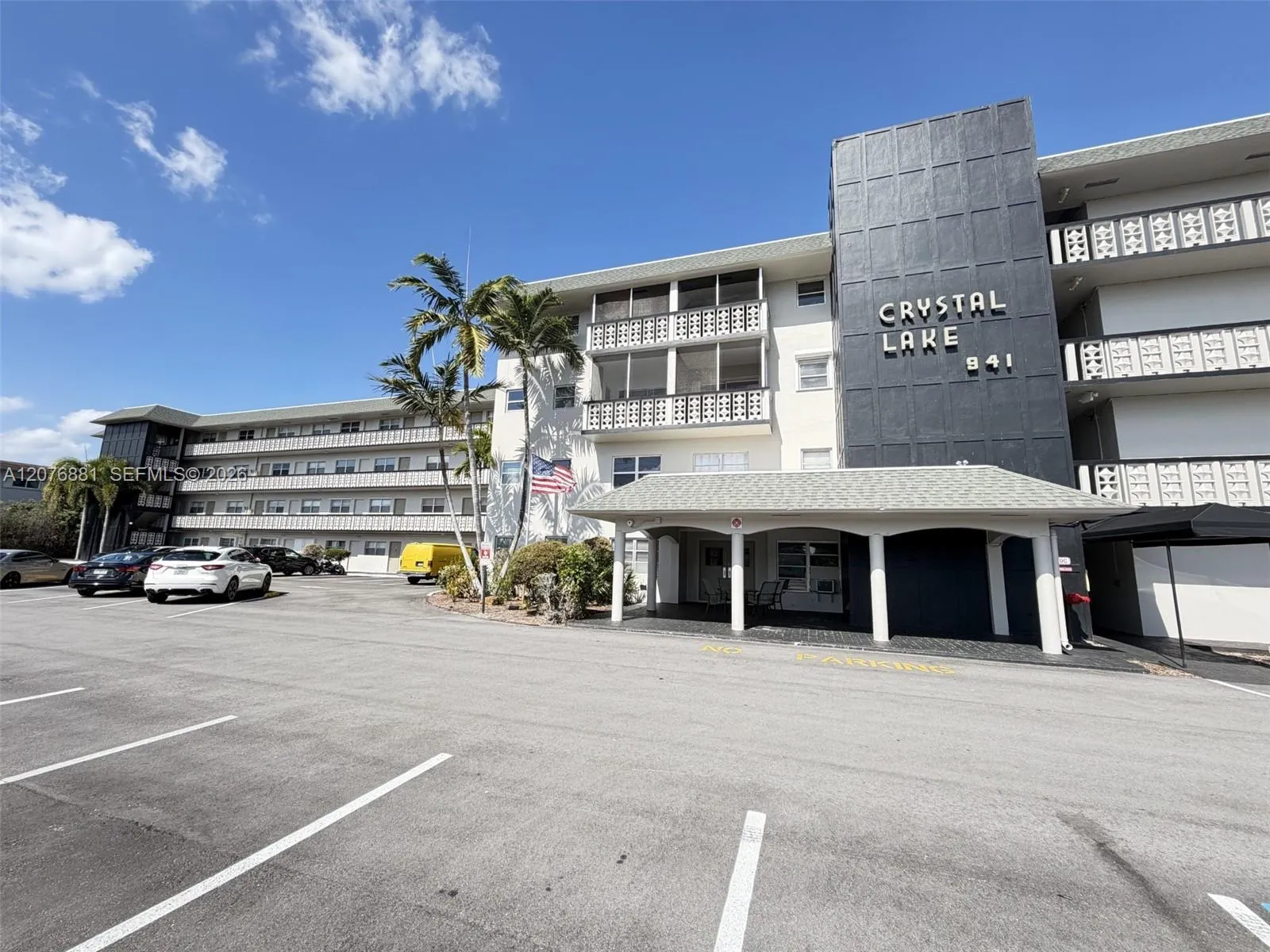 Foto de propiedad en 941 Crystal Lake Drive 305, Deerfield Beach, FL 33064 Deerfield Beach con MLS# 