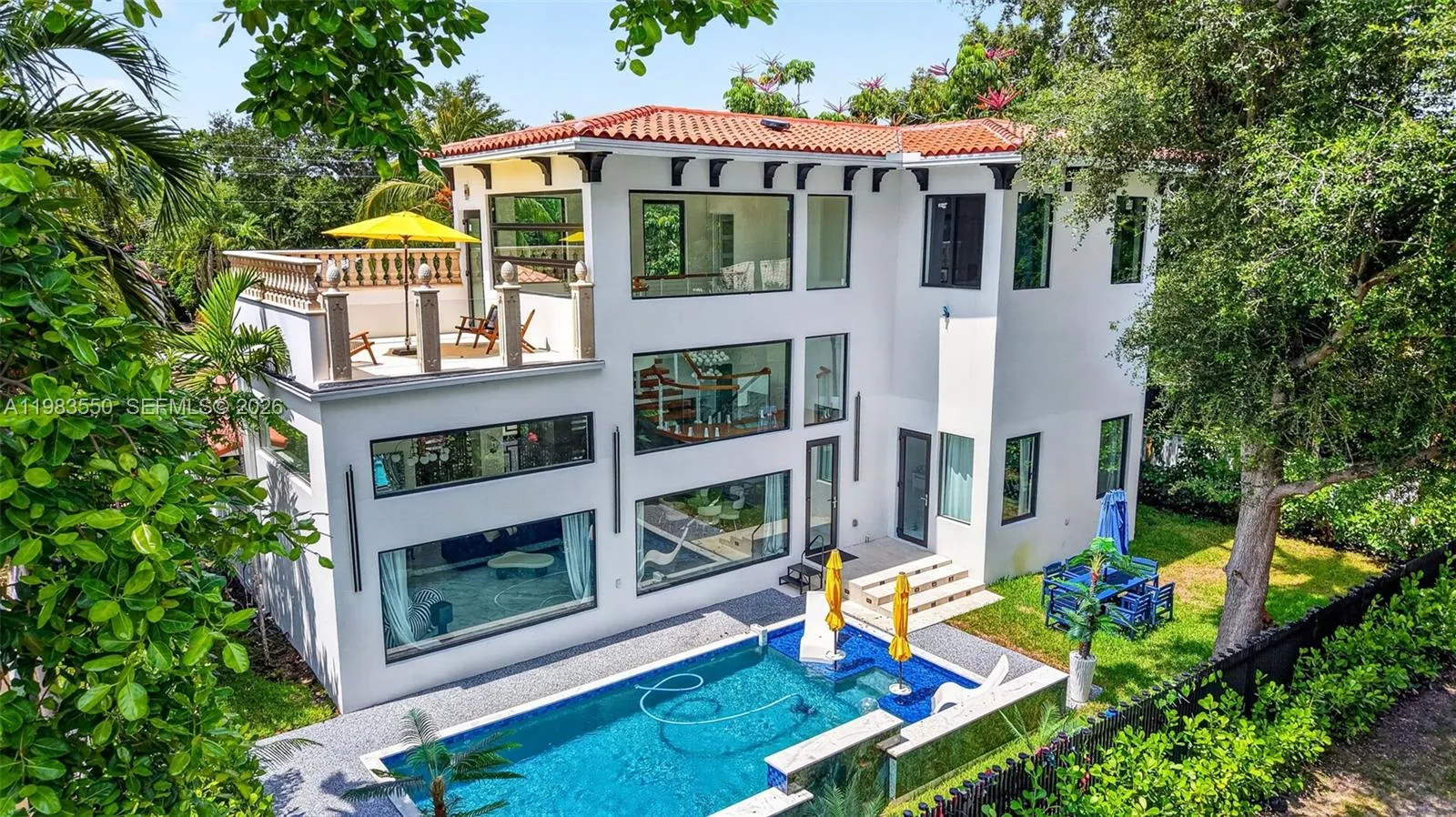 Foto de propiedad en 941 NE 119th Street, Biscayne Park, FL 33161 Biscayne Park con MLS# 