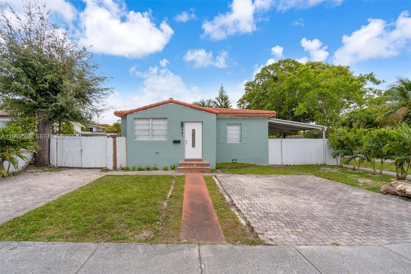Foto de propiedad en 941 SW 31st Court, Miami, FL 33135 Miami con MLS# 