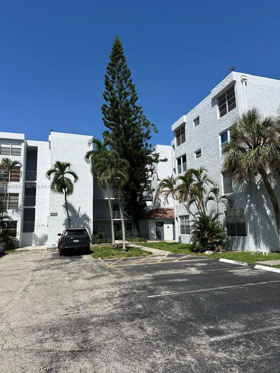 Foto de propiedad en 9410 Live Oak Place 305, Davie, FL 33324 Davie con MLS# 