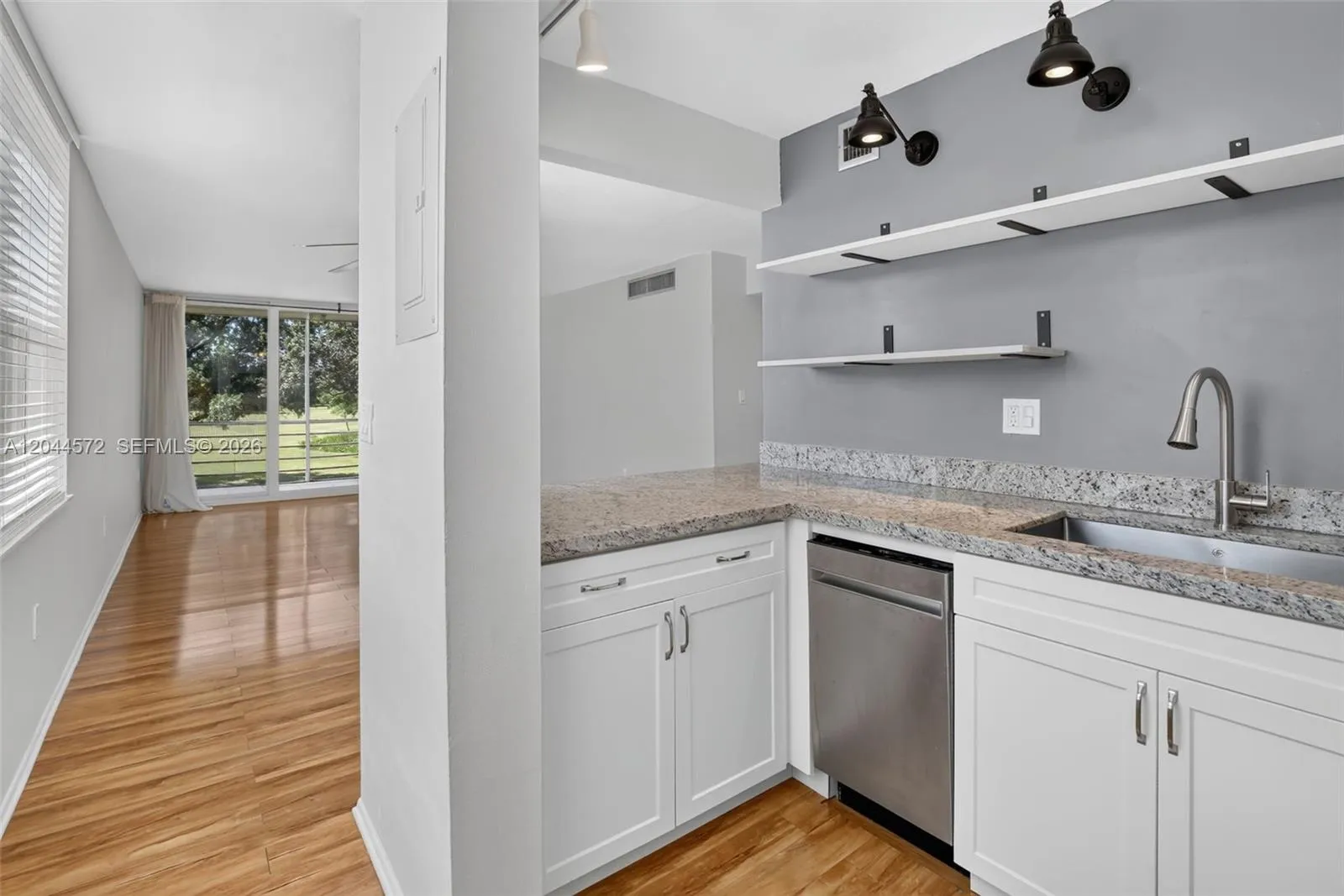 Foto de propiedad en 9410 Tangerine Place 204, Davie, FL 33324 Davie con MLS# 