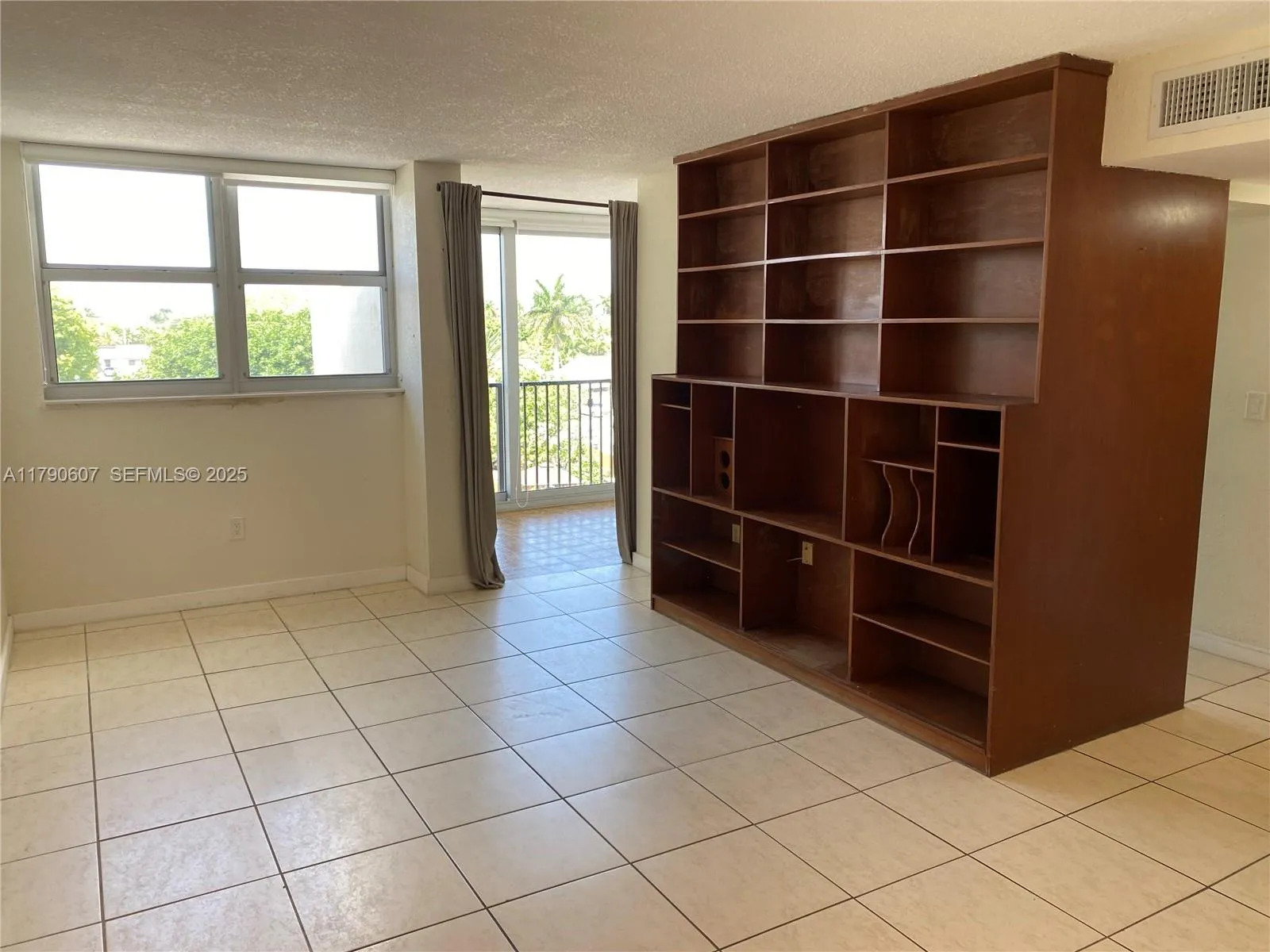 En Venta 9411 SW 4th Street 404, Miami, FL 33174, Miami, FL 33174