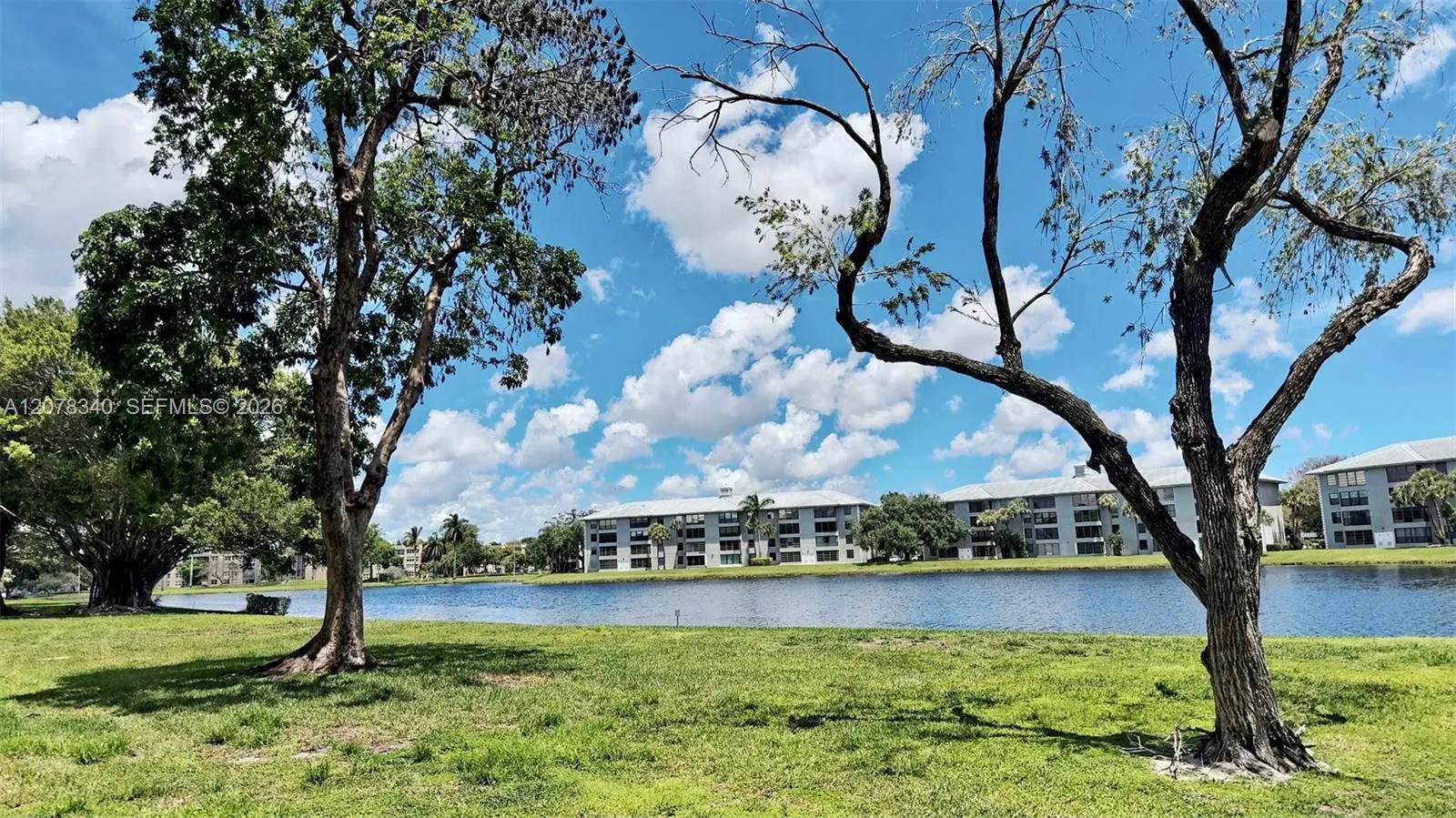 Foto de propiedad en 9420 Poinciana Place 206, Davie, FL 33324 Davie con MLS# 